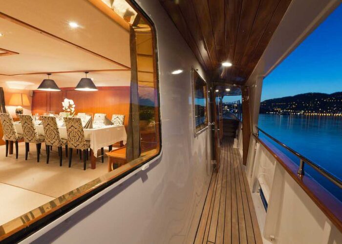 Shaha Classic Yacht For Sale - Side Deck