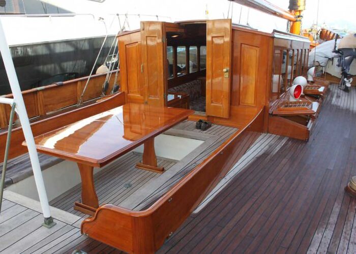 Thendara Classic Yacht For Sale - Deck Saloon